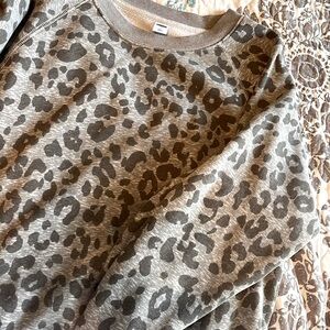Grey leopard print light sweatshirt